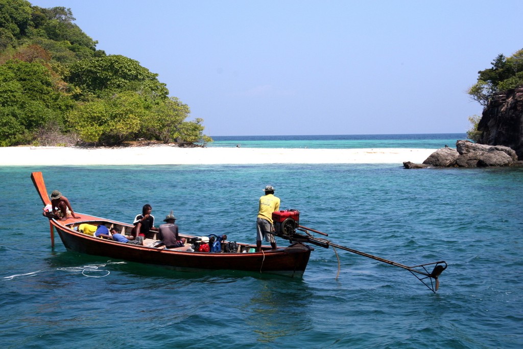 local fisermen often supplied us with a fresh fish meal © Maggie Joyce http://marinerboating.com.au